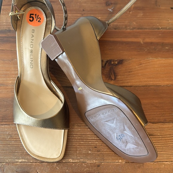 Bandolino wedges with angle strap Dark Gold Sz 5.5 - Picture 3 of 5